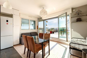 Moderne avec terrasse lumineux proche transport Free Parking